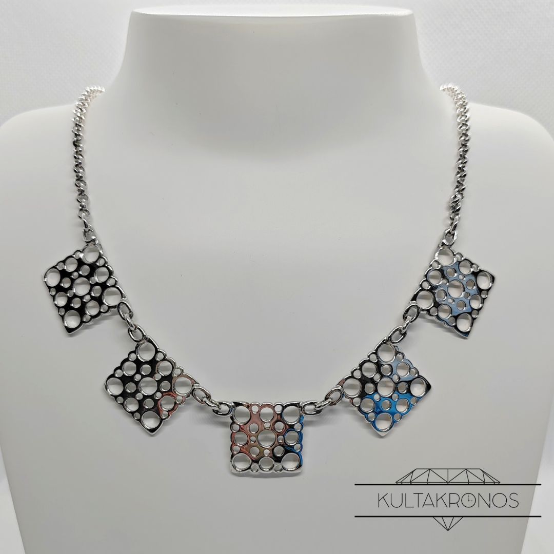 Liisa Vitali, Pitsi kaulakoru