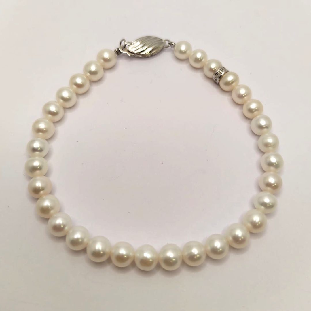 Makeanvedenhelmi-rannekoru