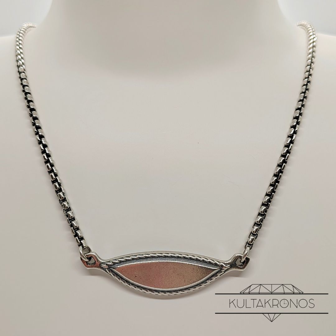 Kalevala Koru, Väinö laattariipus