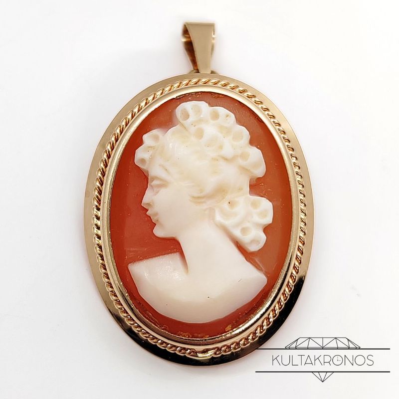 Pieni Camé-rintaneula/riipus