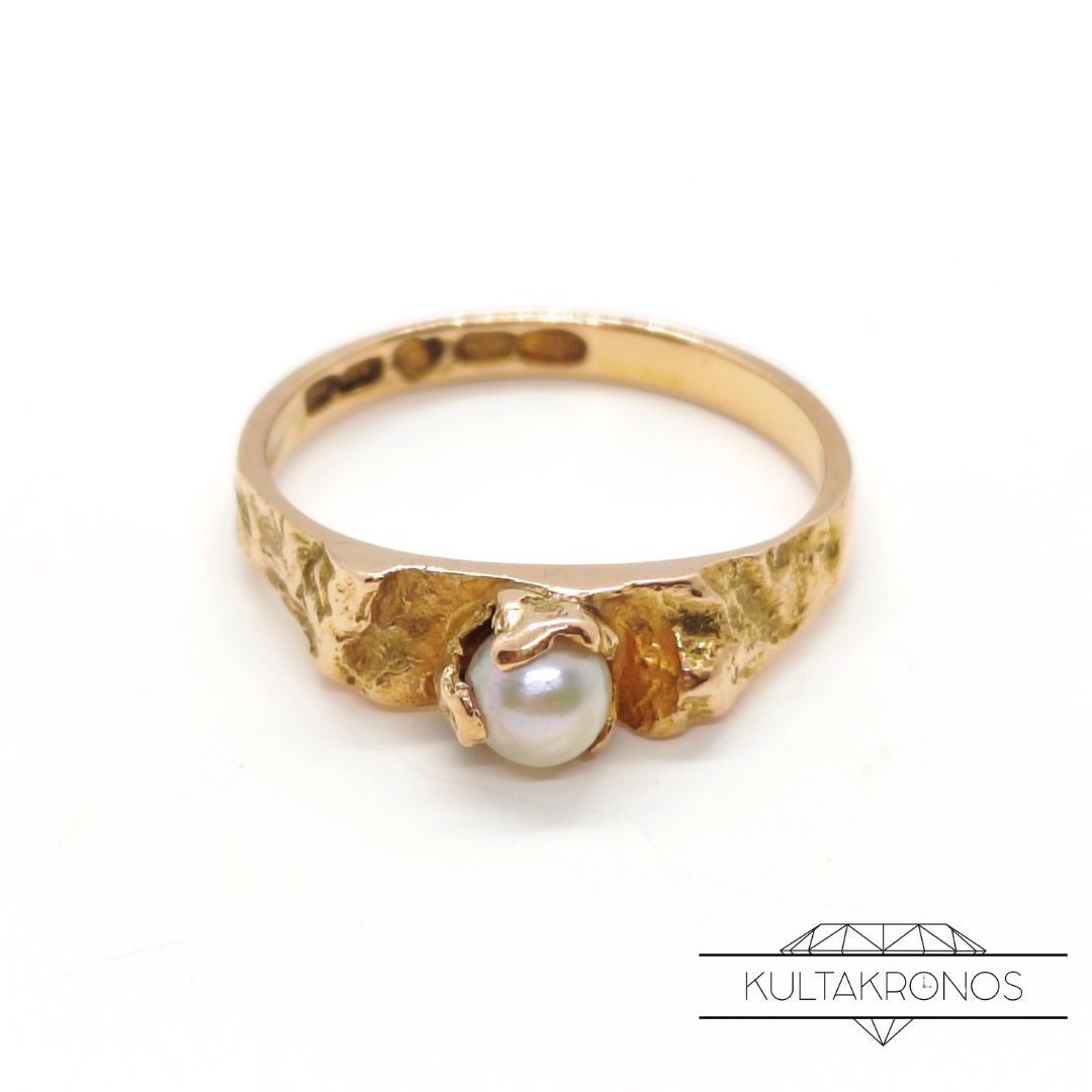 Lapponia, Pieni pala - helmisormus