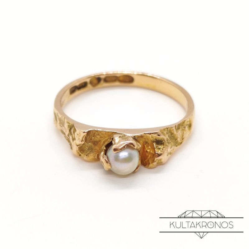 Lapponia, Pieni pala - helmisormus