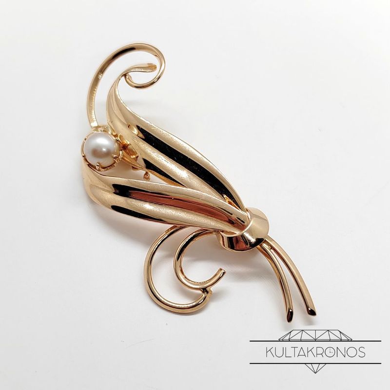 Vilho Hirvonen, Kultainen rintaneula helmellä