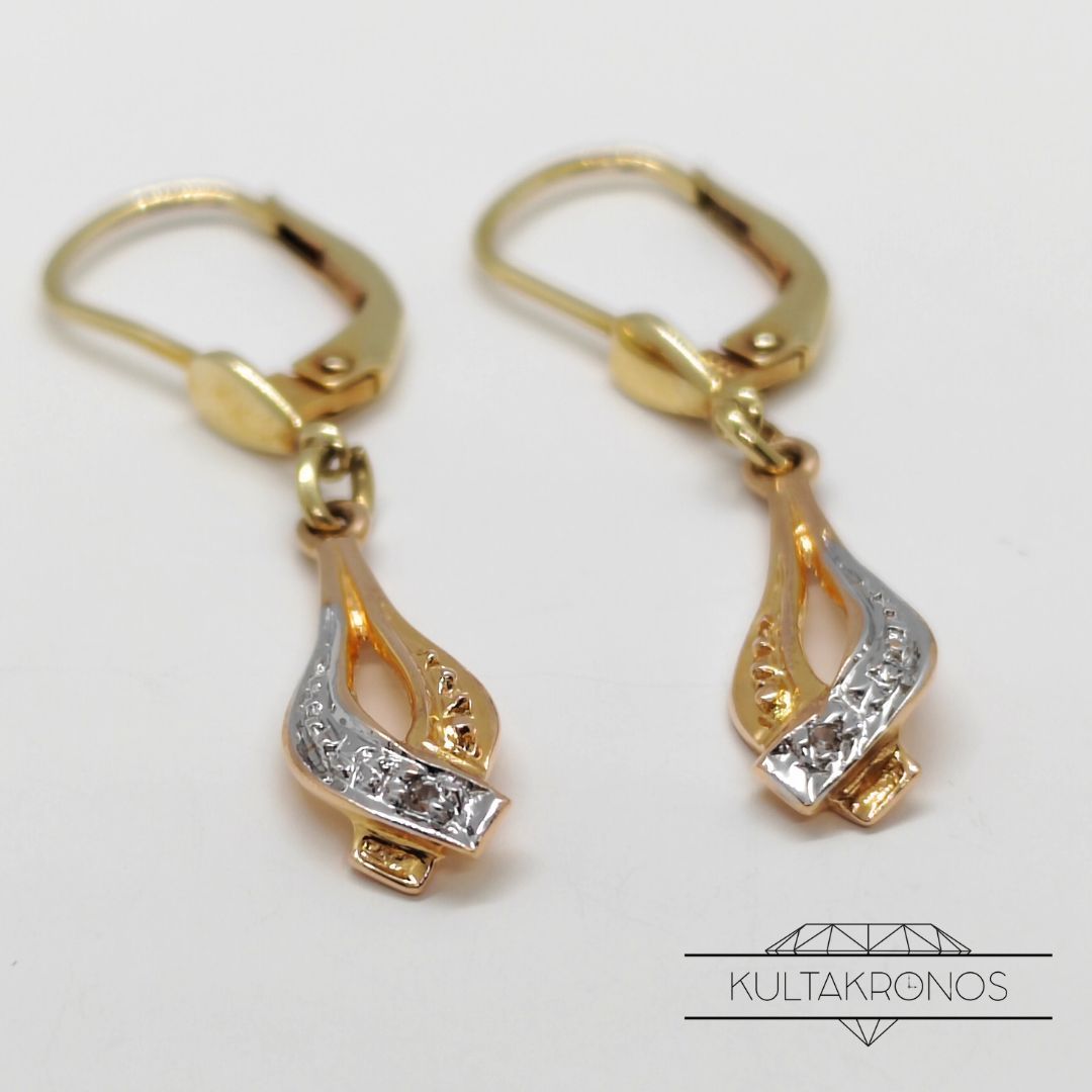 Kultaiset korvakorut Kultaiset korvakorut