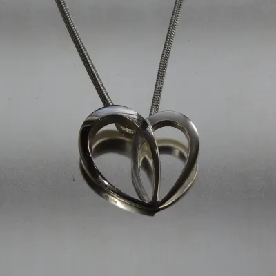 Sassi Design, Onni riipus