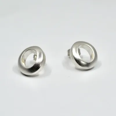 Sassi Design, Looppi korvakorut