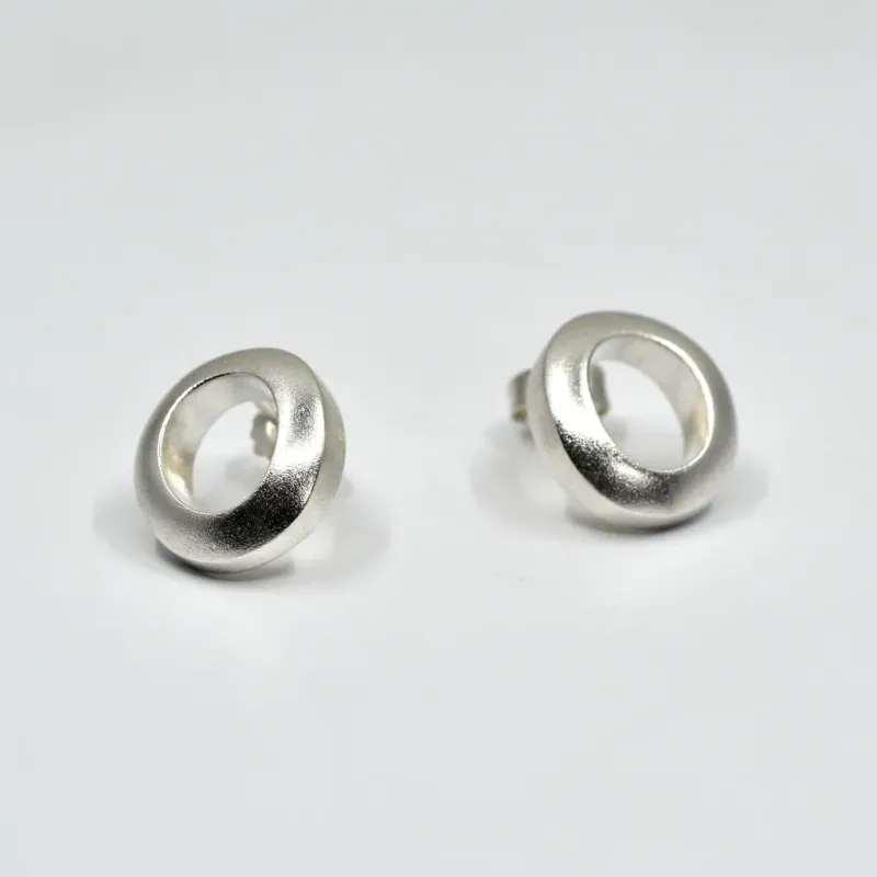 Sassi Design, Looppi korvakorut