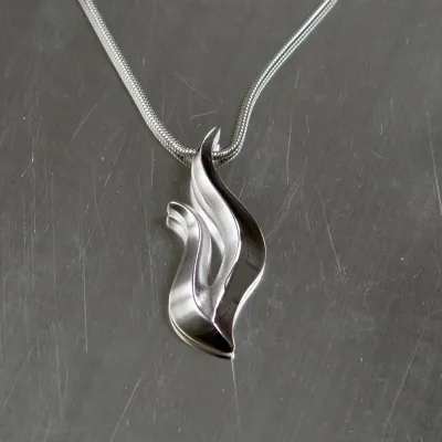 Sassi Design, Tuli riipus