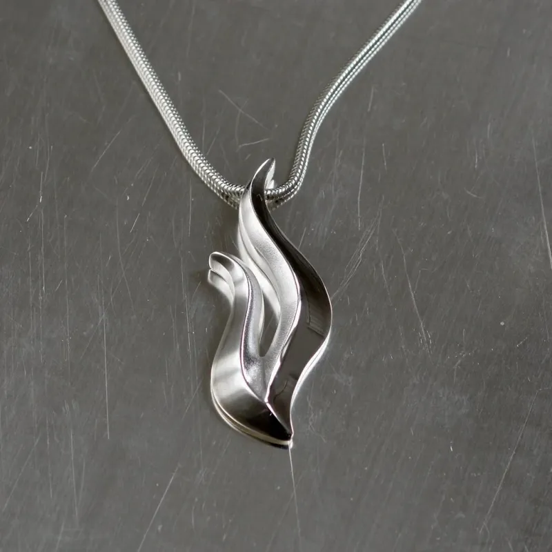 Sassi Design, Tuli riipus