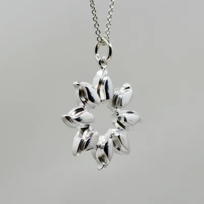 Sassi Design, Aurinko riipus