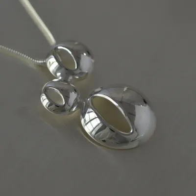 Sassi Design, Vesi riipus