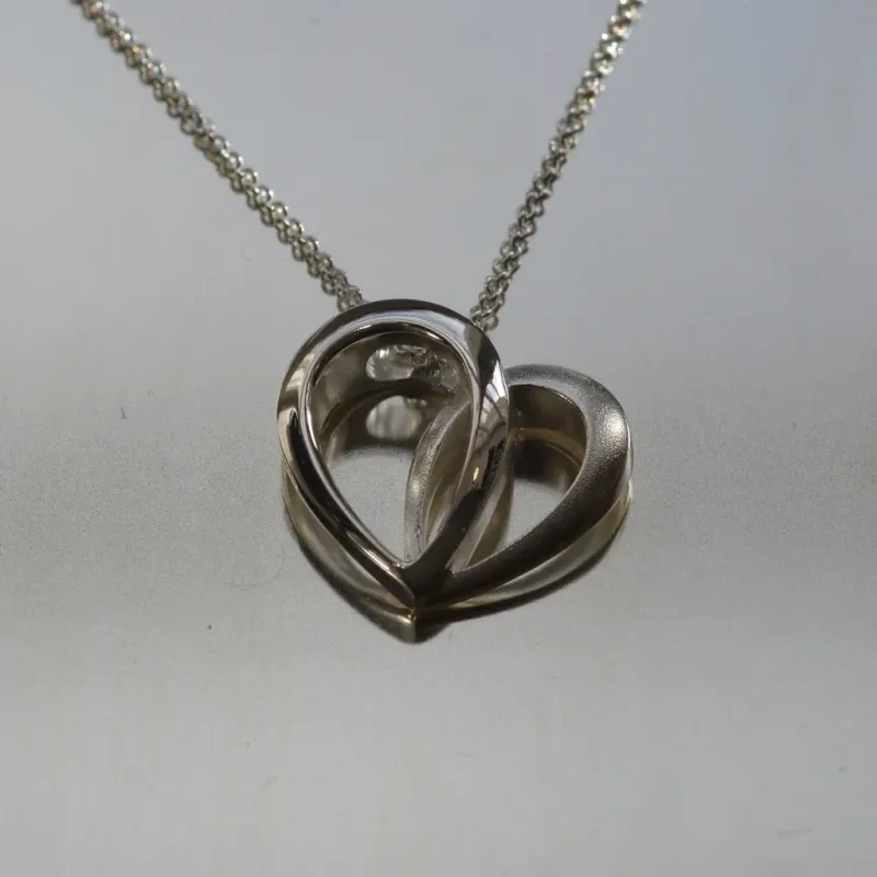 Sassi Design, Onni riipus