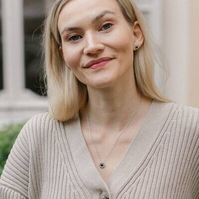 Lumoava Daisy korvakorut sinisellä kivellä