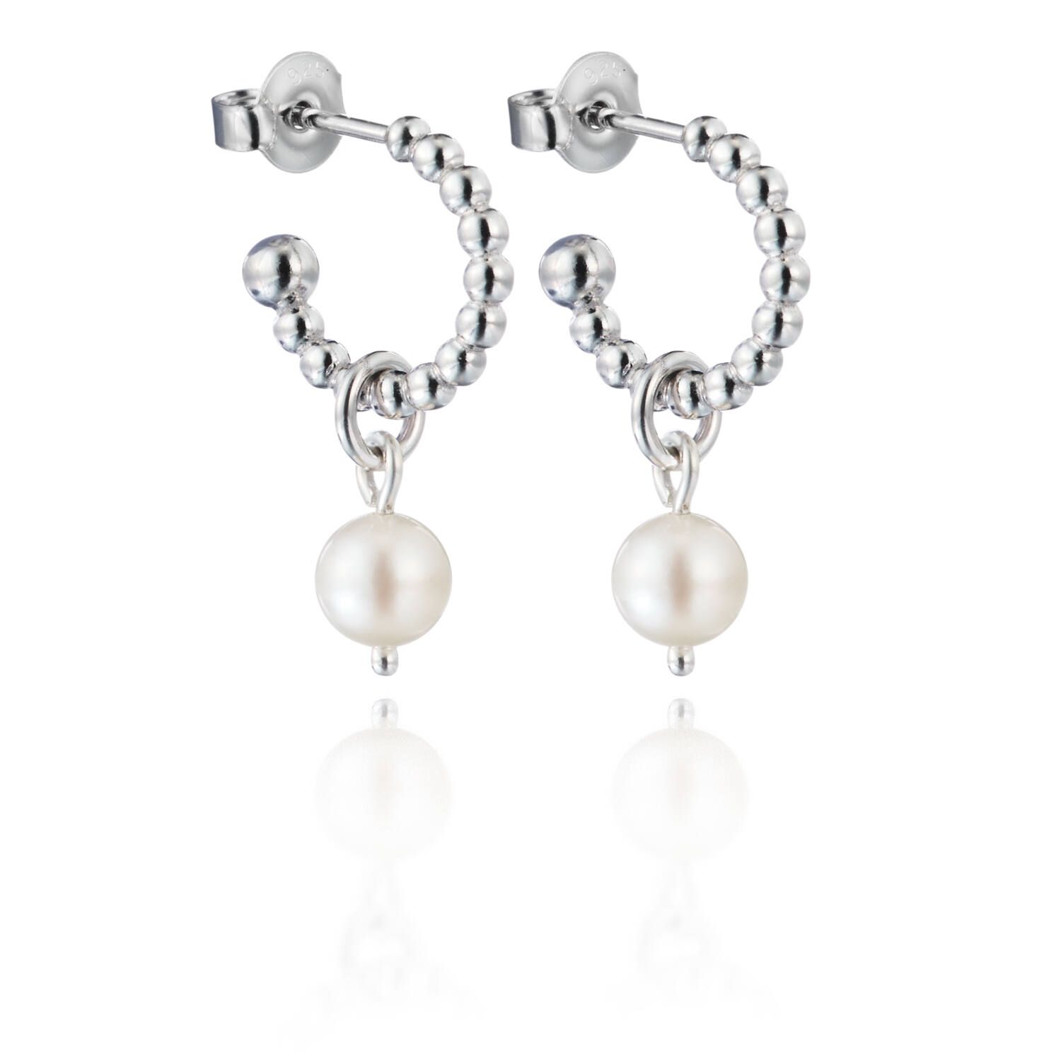 Lumoava Helmi korvakorut Akoya-helmellä