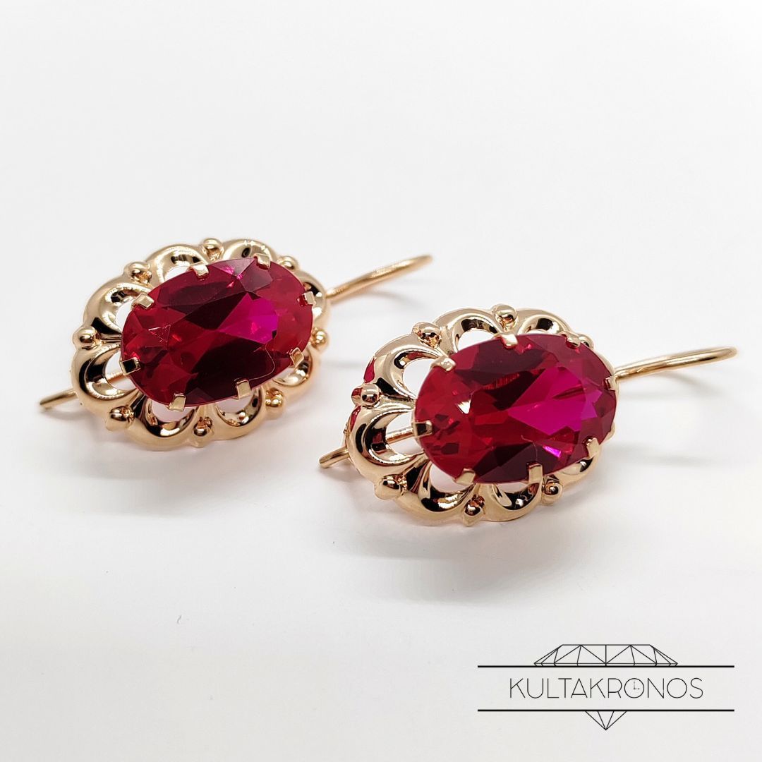 Kultaiset rubiinikorvakorut