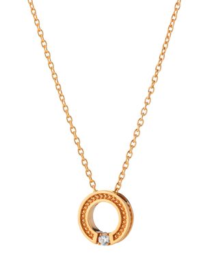 Lumoava Aina riipus kirkkaalla kivellä