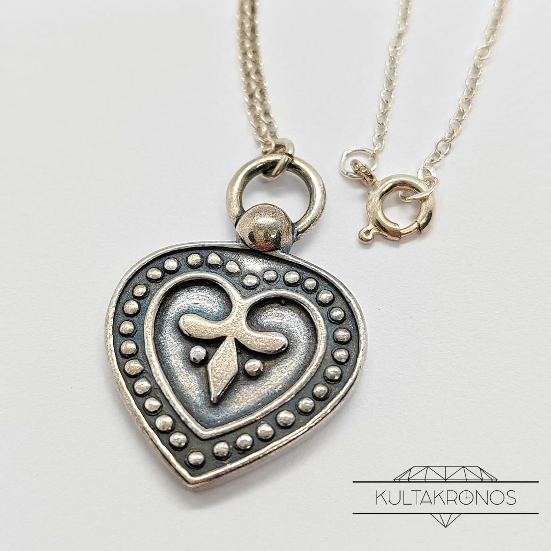 Kalevala Koru, Pustan sydän -riipus Kalevala Koru, Pustan sydän -riipus