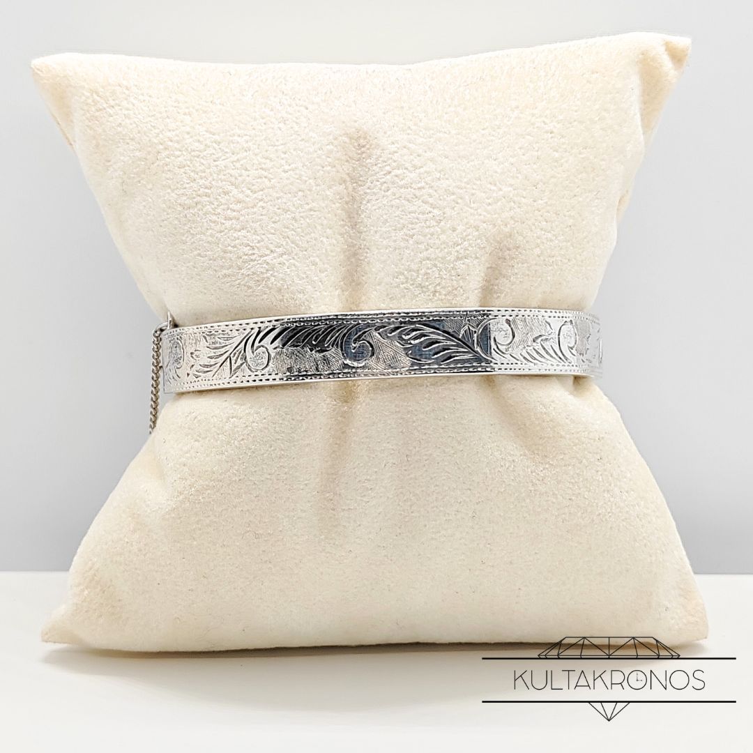 Hopeinen koristeellinen rannerengas Hopeinen koristeellinen rannerengas