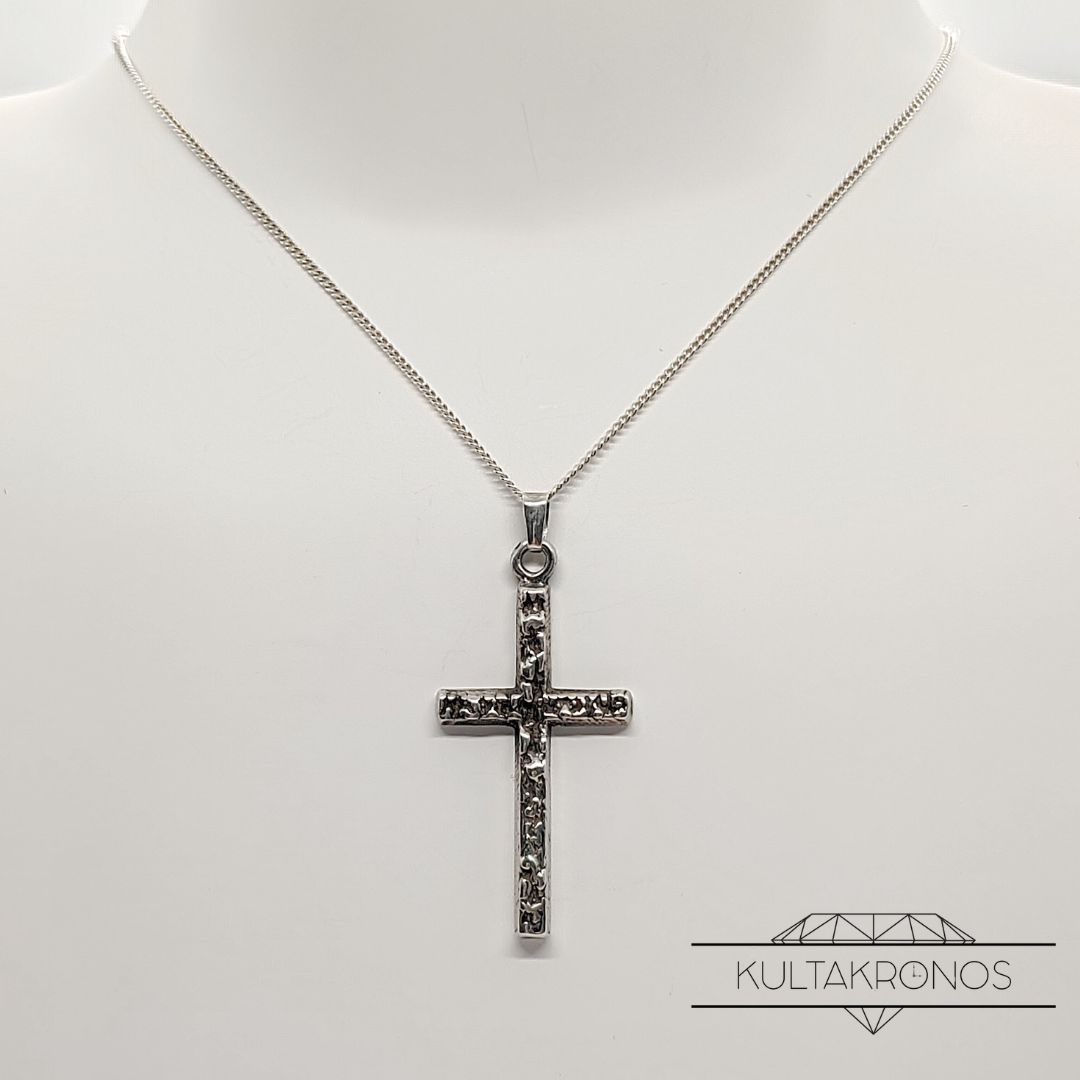 Turunkorut Aulin, Hopeinen ristiriipus ketjulla