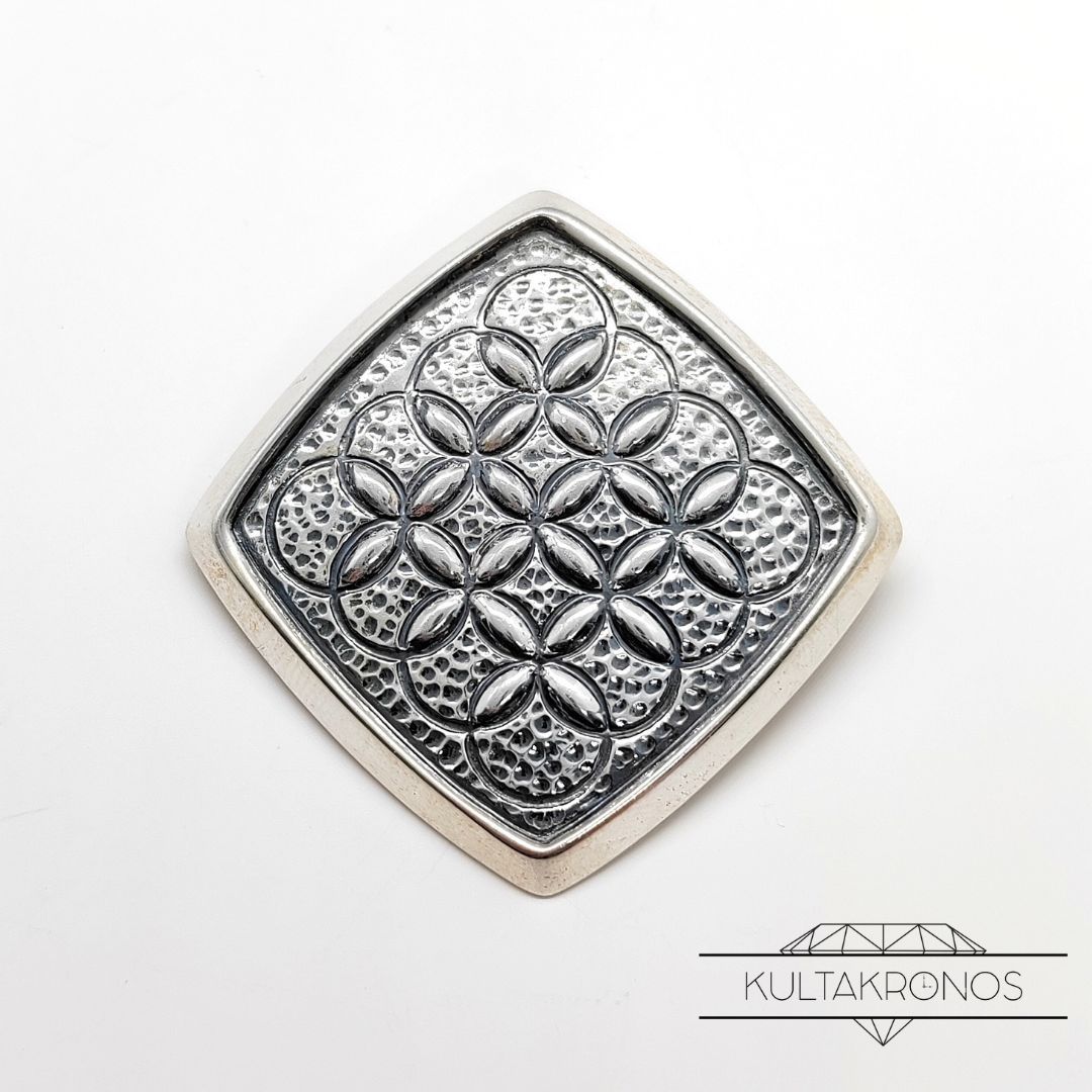 Hopeinen rintaneula Hopeinen rintaneula