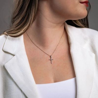 Lykken Crosses, rippiristikaulakoru zirkoneilla