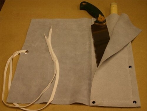 3-compartment suede saw roll