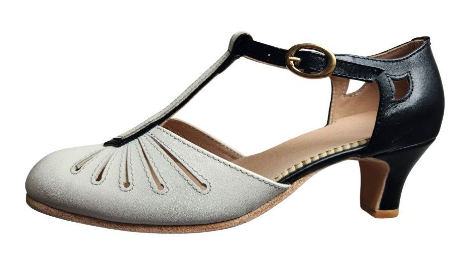 M-0523 - (Clearance) Black / White Leather, Leather Sole, 5cm heel.