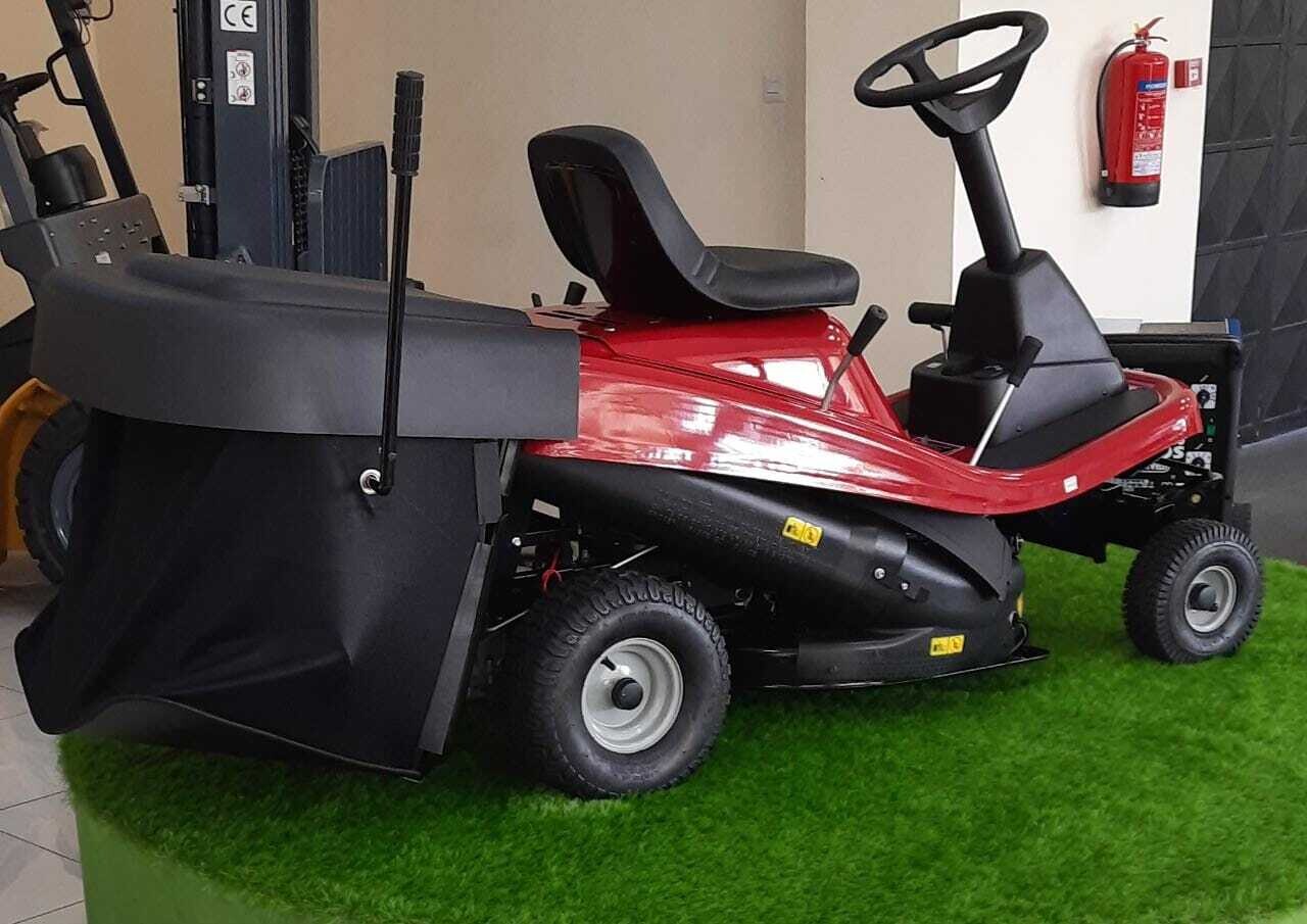 Briggs and Stratton Ride on Lawn Mower 12hp 30 inches Blade