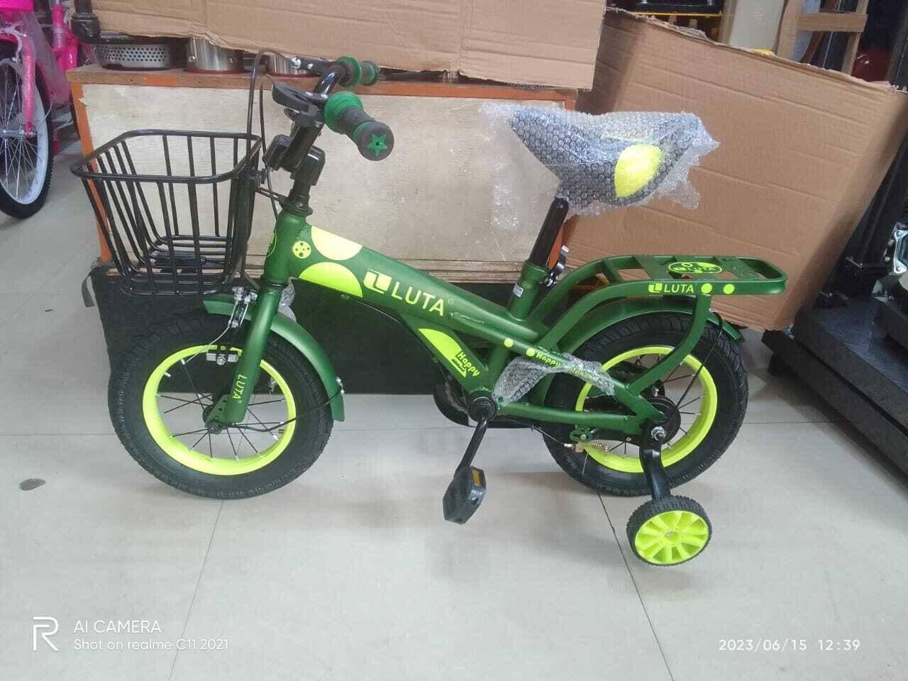 Green Luta Boys bicycle size 12