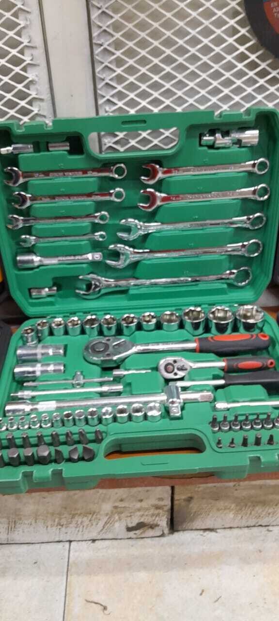 82 Pieces Toolset Kit for Carpentry.