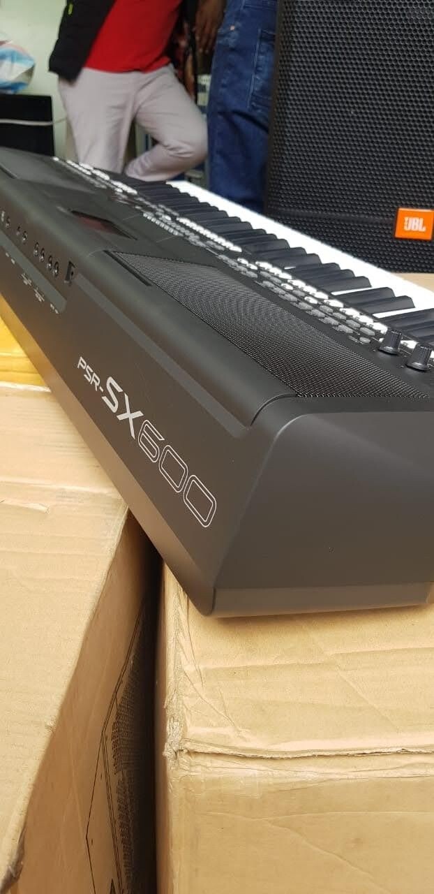 Professional Yamaha Psr600 Electric Keyboard
