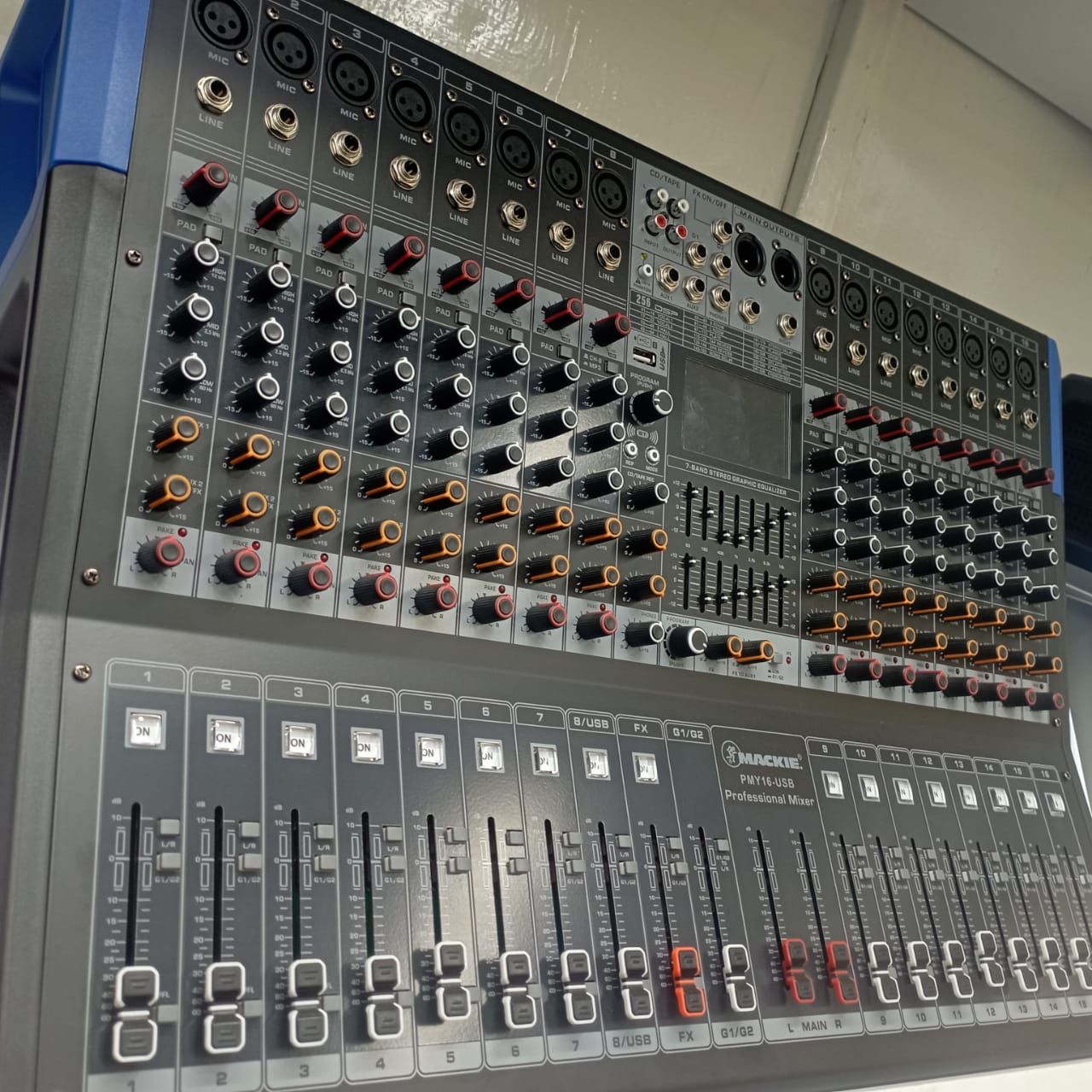 Professional Powered Mixer with 16 Channels-PMX 1608DU