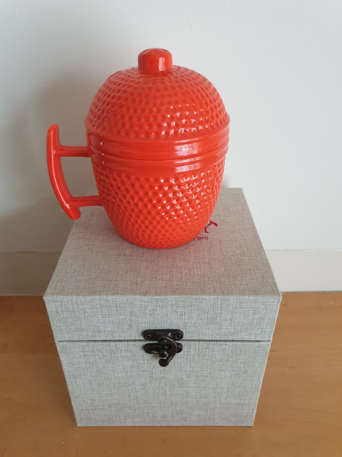 Orange kamado mug in gift box