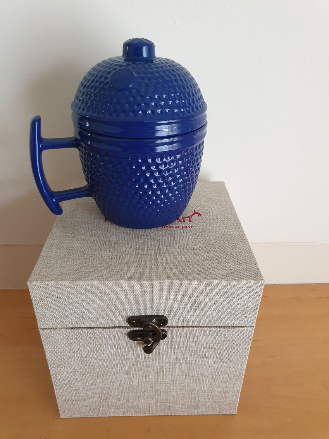Blue kamado mug in gift box