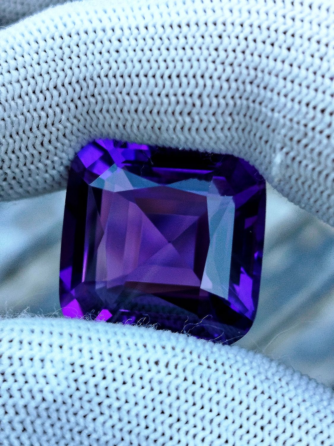 Améthyste du Rwanda "Royal Intense" — 41.40 ct — Non Chauffé