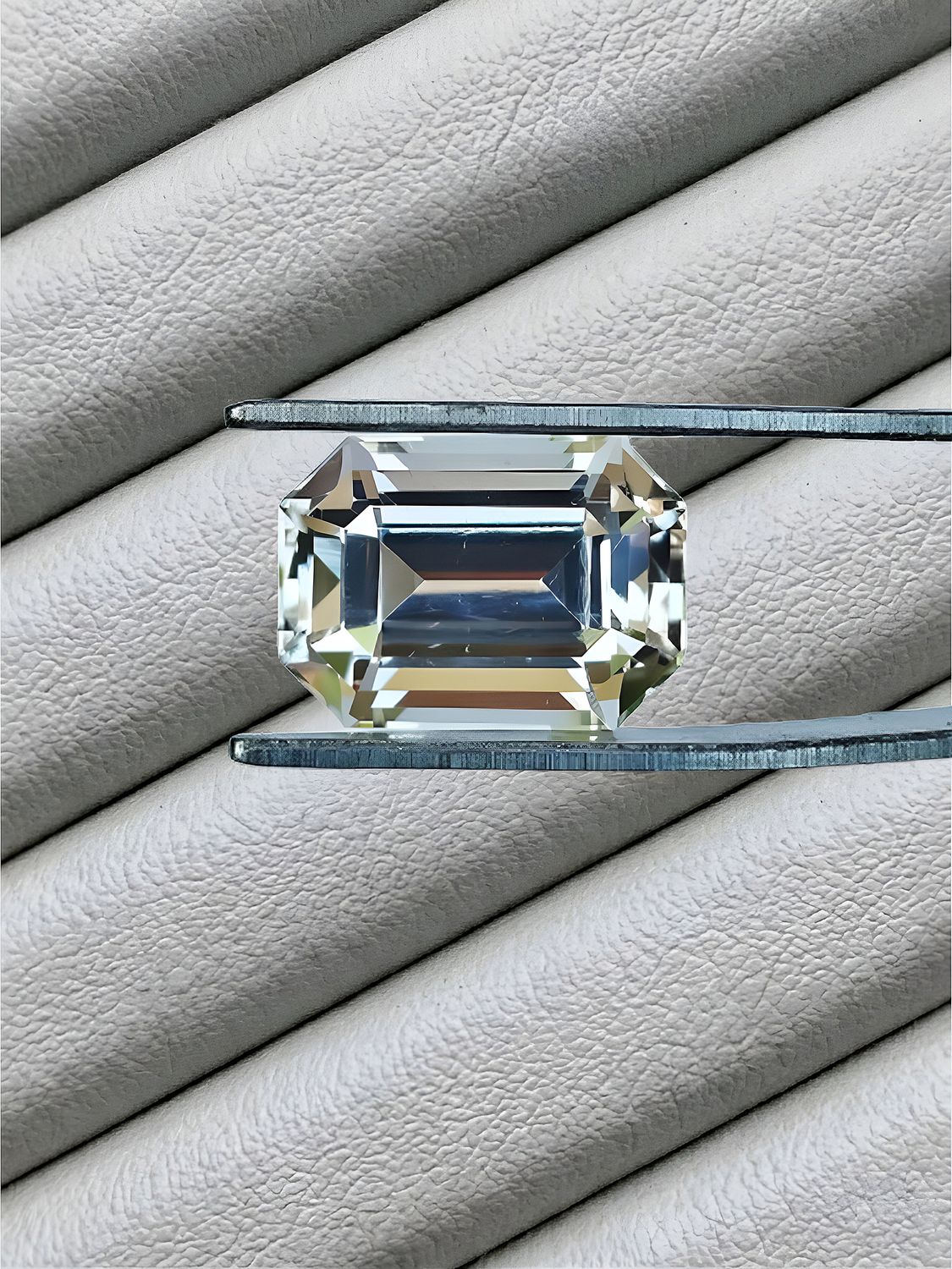 Topaze Naturelle "Light Pink / Colorless" - 9.96 cts (Certifiée GFCO)