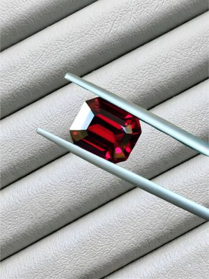 Grenat Almandin Naturel – vivid red – 3,80 cts - Tanzanie