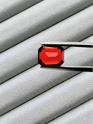 Grenat Almandin Naturel – vivid red – 3,80 cts - Tanzanie