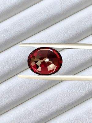 Grenat Almandin Naturel – vivid red – 7.31cts - certifié