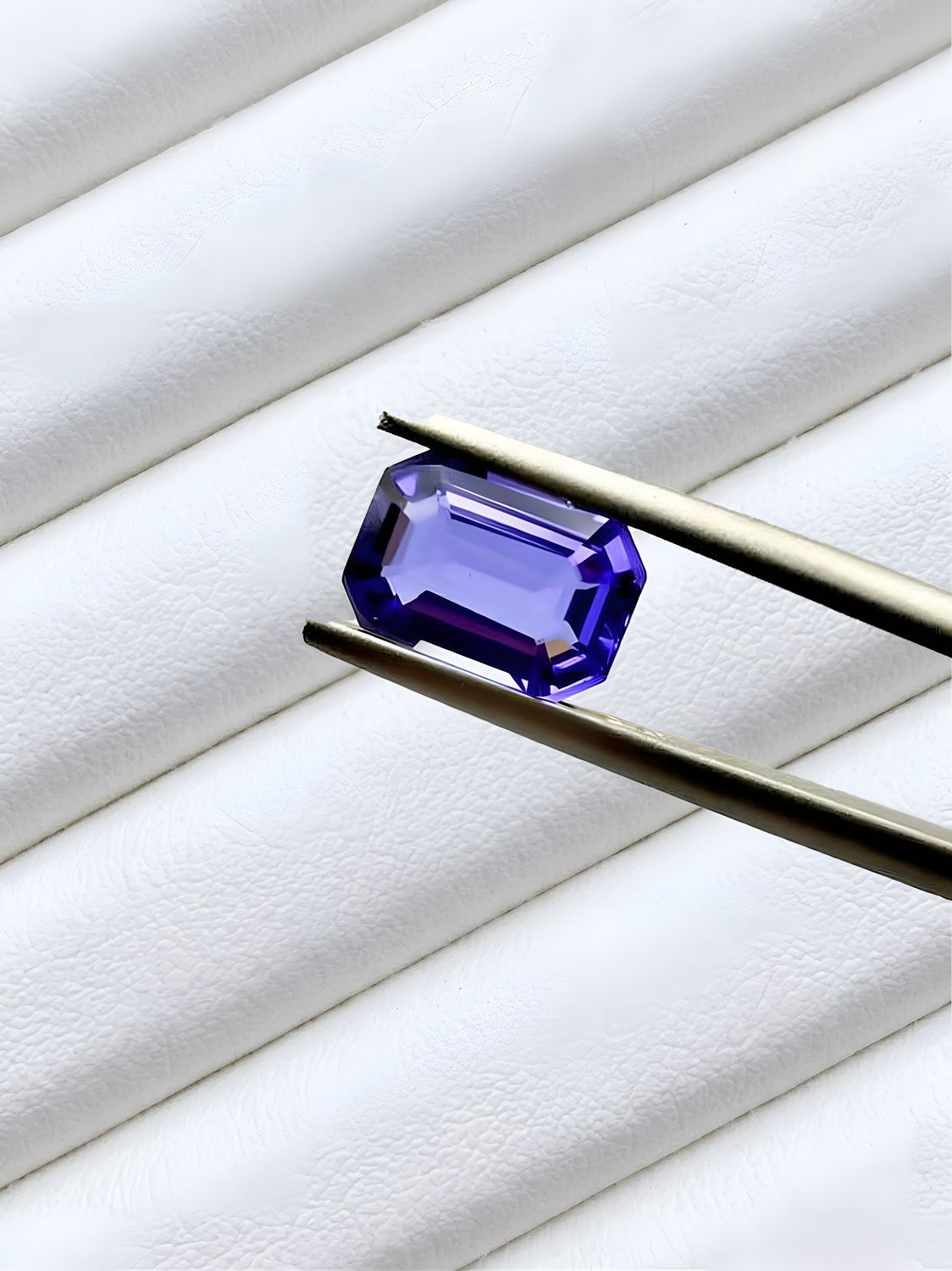 Tanzanite Naturelle - violet bleu-  clarté VVS - 1,84 cts - Origine Tanzanie certifié