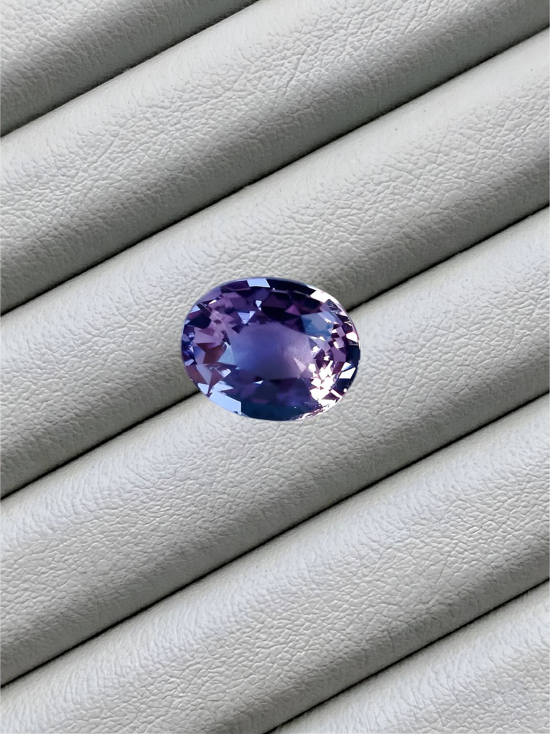 Spinelle Naturel - 1.17 cts - violet rose - clarté VVS Origine Birmanie