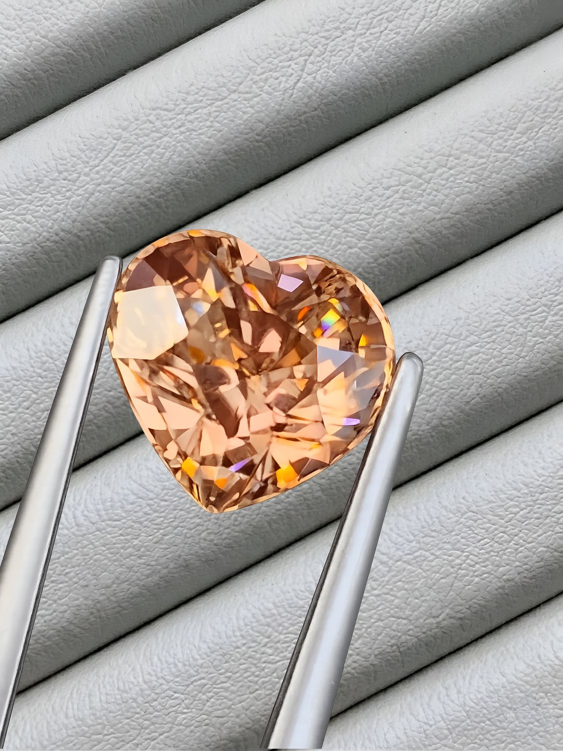 Zircon naturel - 4.17 cts jaune orange intense - Sri Lanka certifié