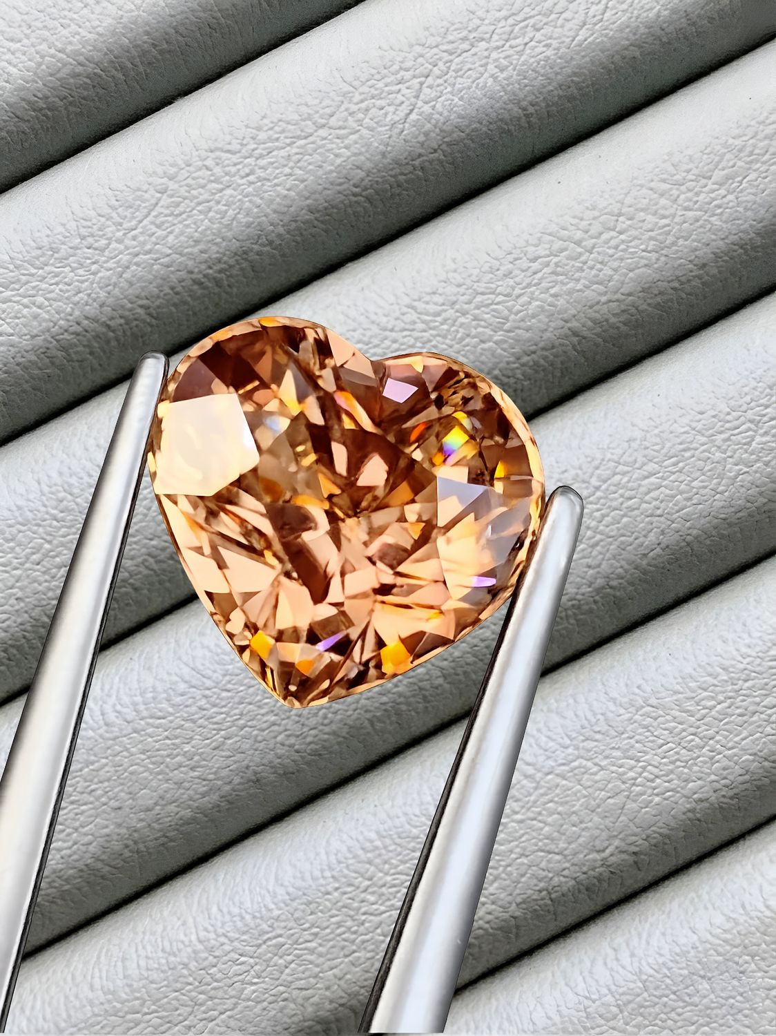 Zircon naturel - 4.17 cts jaune orange intense - Sri Lanka certifié