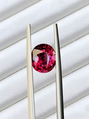 Grenat Rhodolite naturel - 2.42cts - Tanzanie - rose framboise VVS certifié FGA