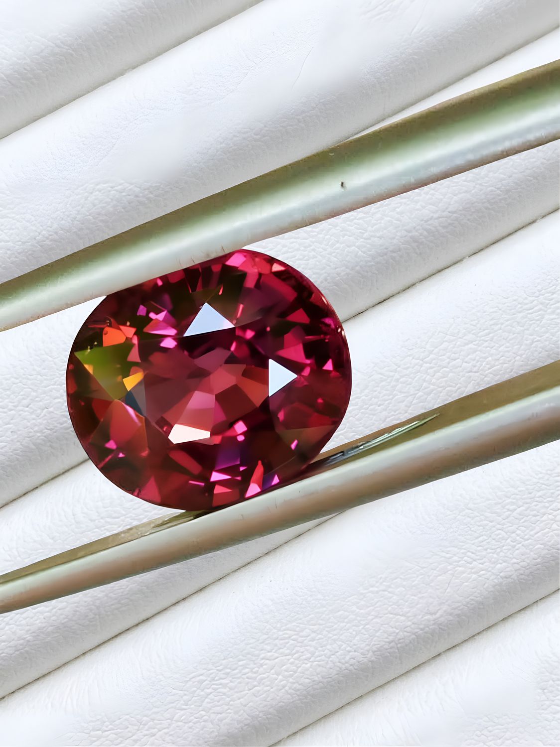 Grenat Rhodolite naturel - 2.42cts - Tanzanie - rose framboise VVS certifié FGA