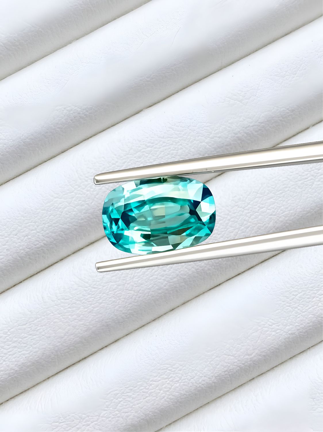 Zircon naturel - 3.00 cts - bleue intense - Cambodge certifié Ilumina diamant