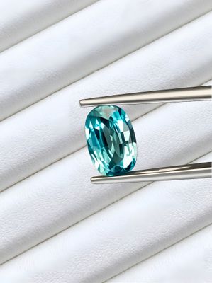 Zircon naturel - 3.00 cts - bleue intense - Cambodge certifié Ilumina diamant