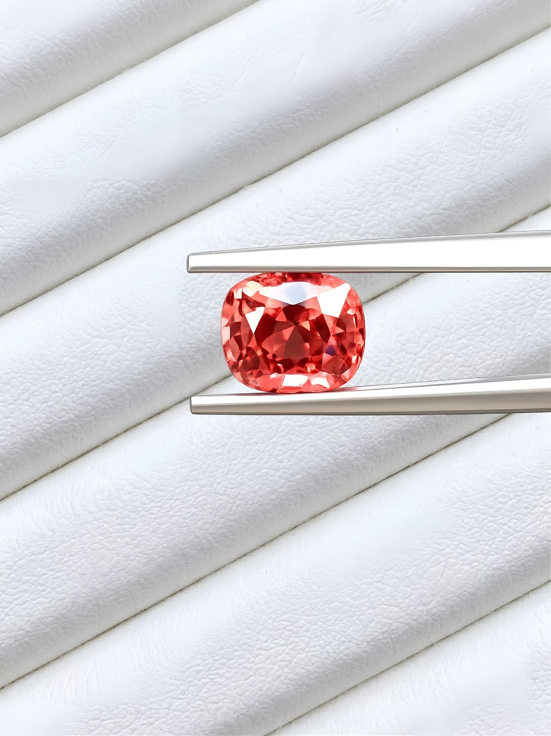 Spinelle naturel - 1.41 Cts - couleur orange reflet rouge de birmanie, certifié.