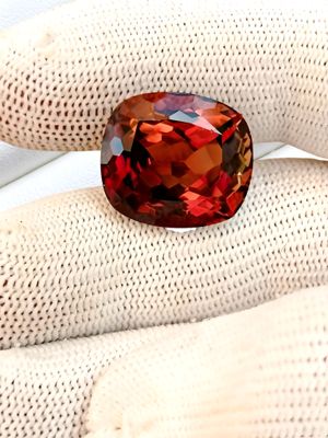 Topaze Naturelle " brun orange / Champagne " - 34.31cts (Certifiée GFCO switzerland)