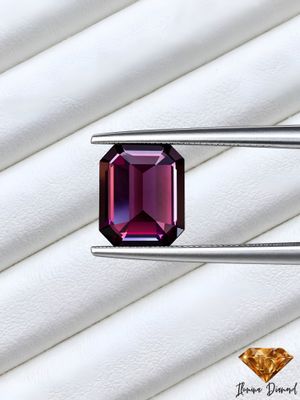 Spinelle naturel - 1.55 Cts - couleur violet reflet rouge de tanzanie - certifié Ilumina Diamant